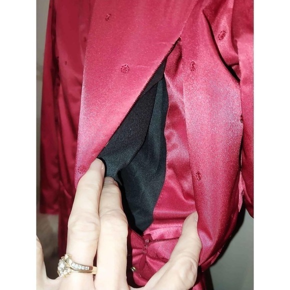 Metropolis Legacy Red hooded coat. Size 4 - Picture 5 of 9